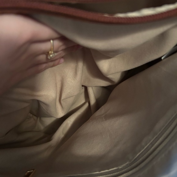 Chic Tan Leather Tote Bag - Picture 6 of 8